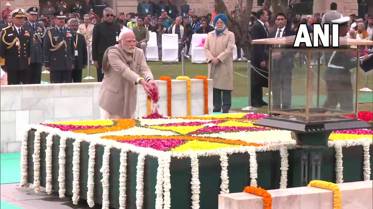 PM Modi pays tributes to Mahatma Gandhi on death anniversary