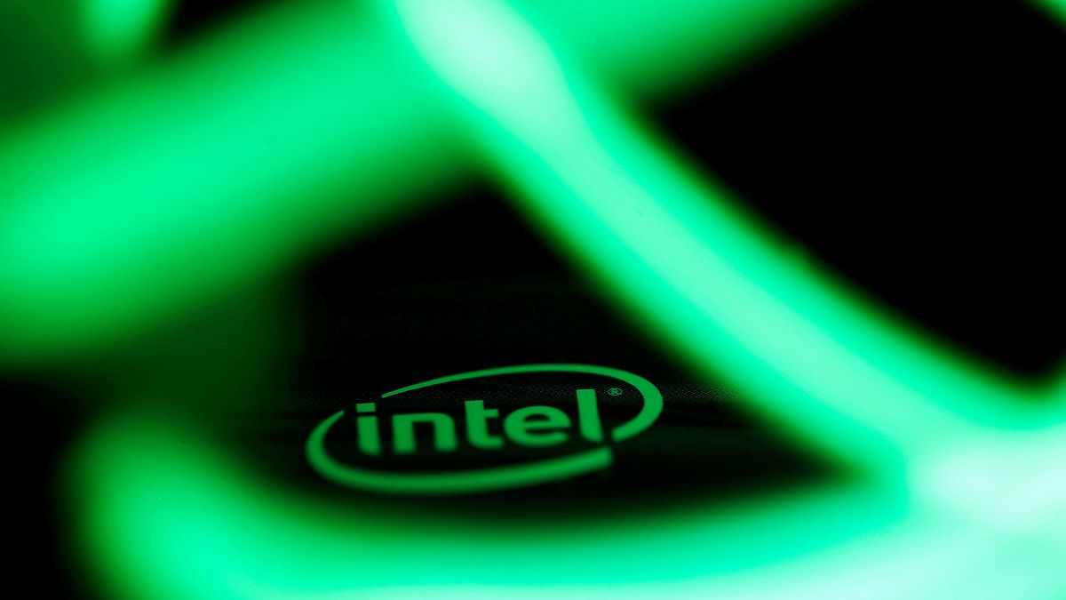 Intel slashes employee, exec pay amid PC market downturn