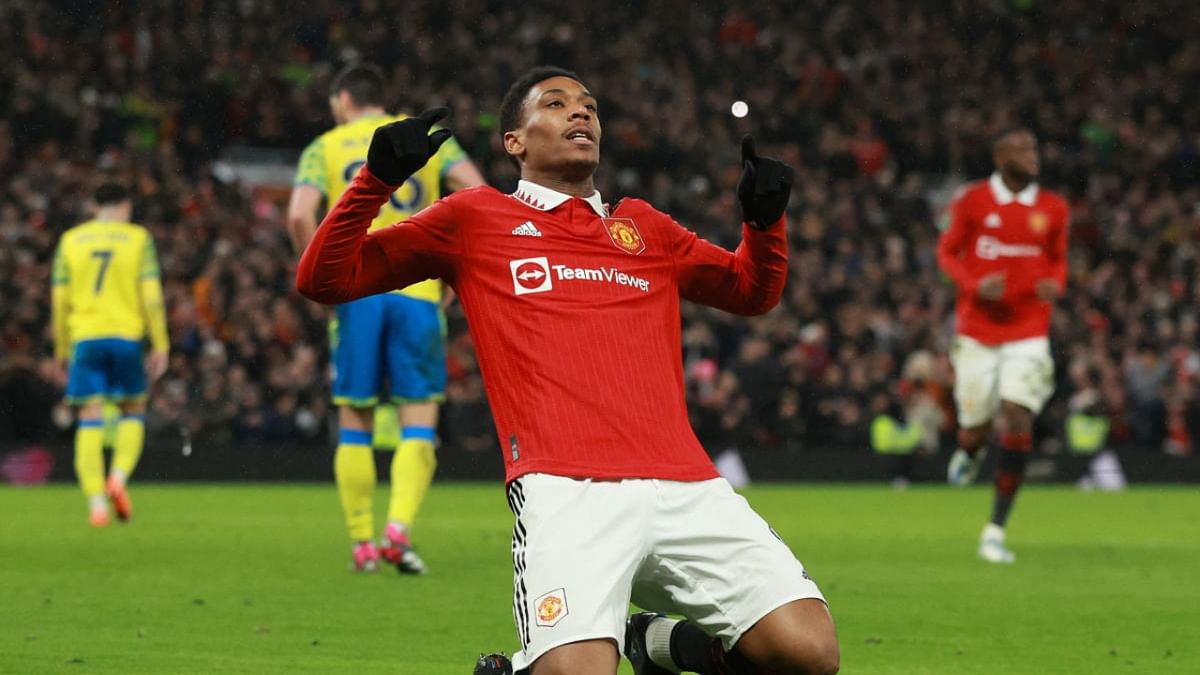 Manchester Utd finish off Forest to cruise into League Cup final