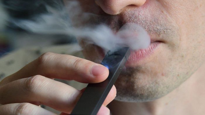 Mumbai police continue drive against e-cigarettes 