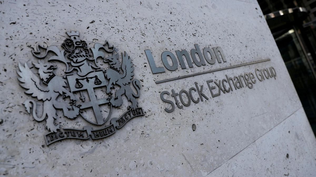 London FTSE 100 index breaks through 8,000 points