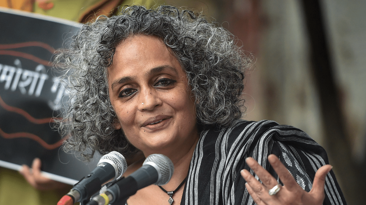 India needs 'anti-fascist' group of Oppn parties, says Arundhati Roy in Bihar