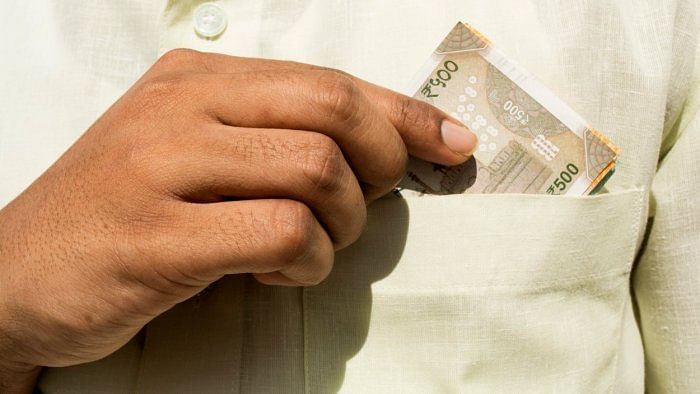 Zilla panchayat engineer held for taking Rs 8,000 bribe
