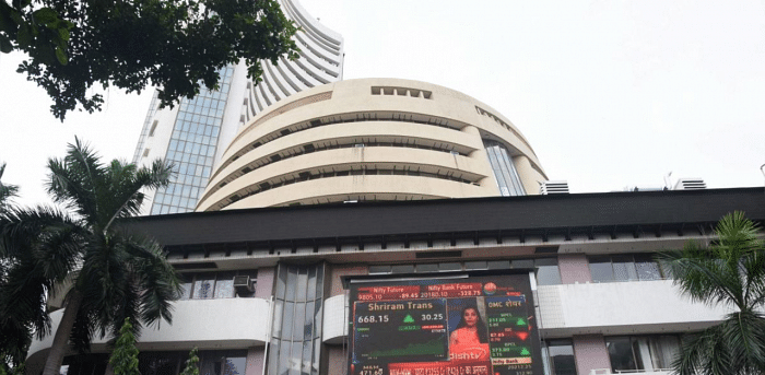 Markets fall for 5th day; Sensex declines 139 points in volatile trade