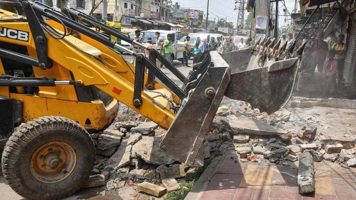 Religious structures on central Delhi footpath razed amid tight security