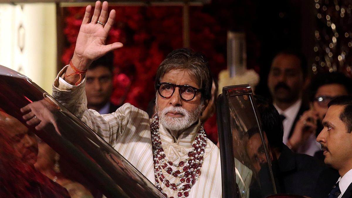 Amitabh Bachchan injures rib cartilage while shooting scene