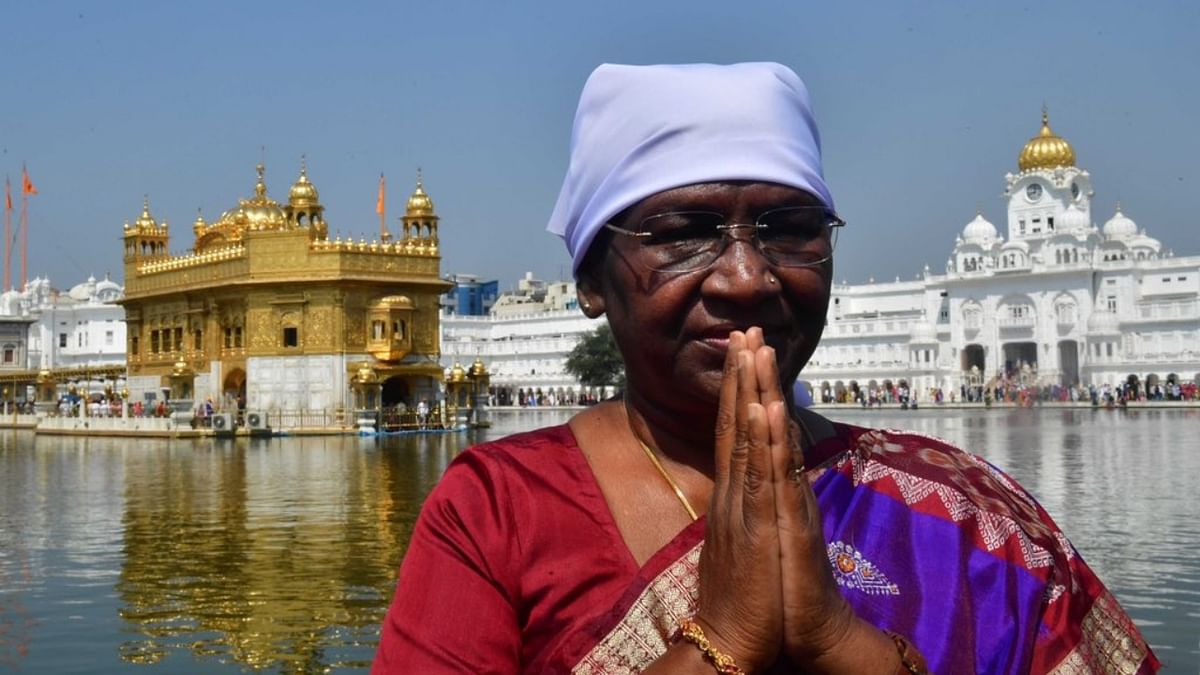 Murmu on day-long Amritsar visit pays respect at Golden Temple