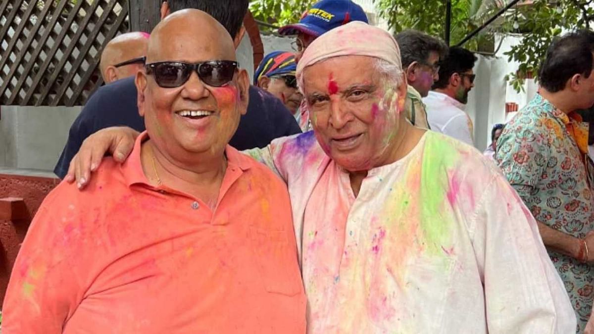 Satish Kaushik's last post is from Javed Akhtar's Holi party