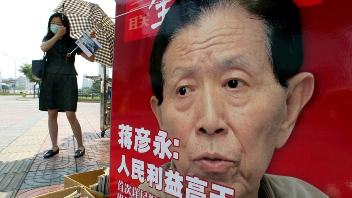 Chinese doctor who blew the whistle on SARS dies at 91