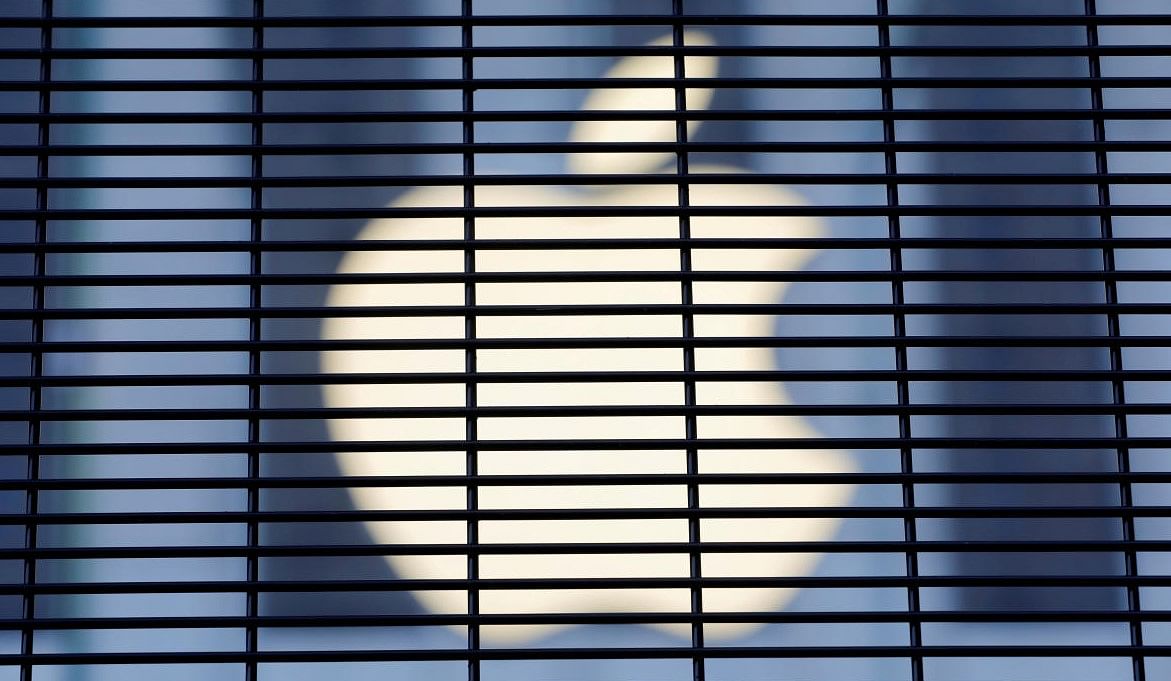 Taking a shine to ChatGPT, Apple begins testing generative AI concepts