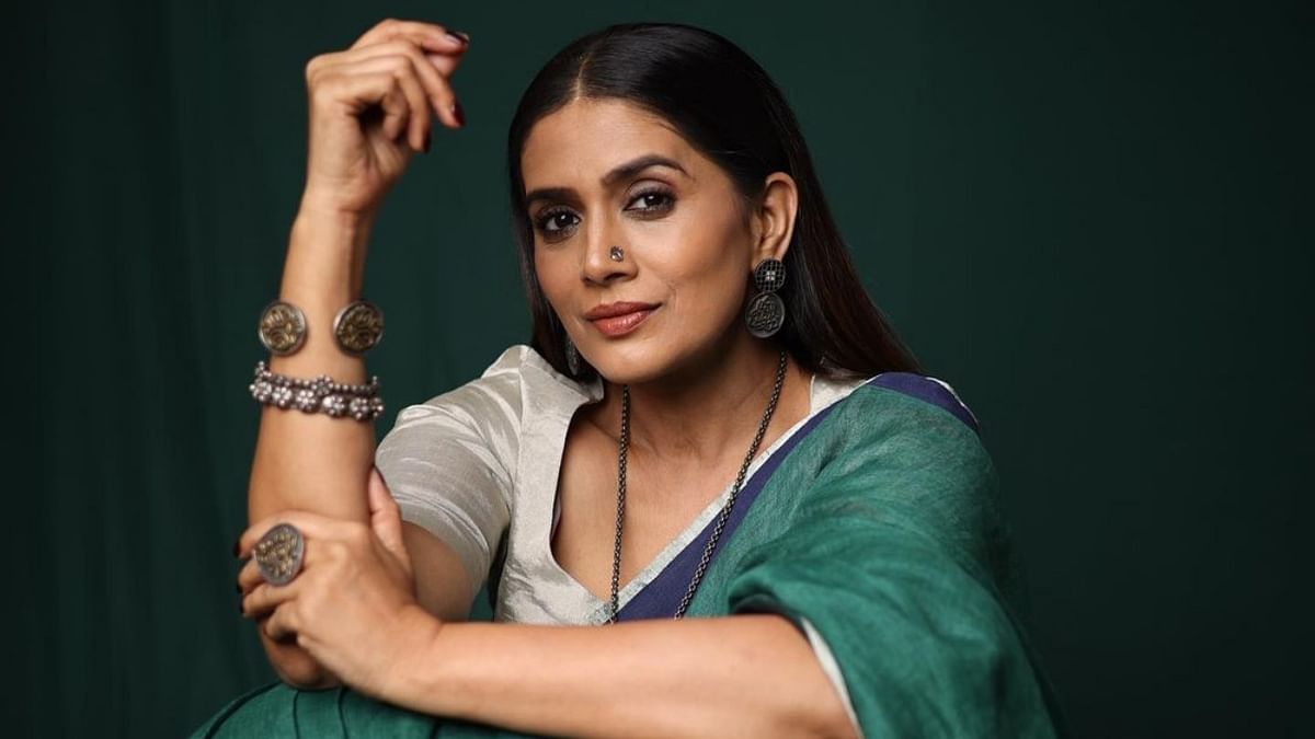 Actor Sonali Kulkarni's comment on Indian women being 'lazy' receives flak