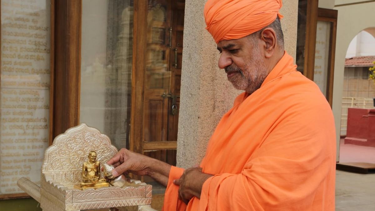 Charukeertha Bhattaraka Swami passes away