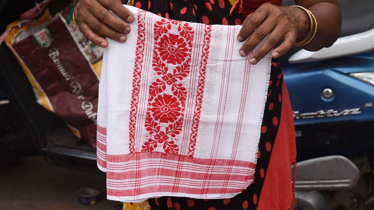 Controversy erupts over stitching Assamese, Bengali scarves together