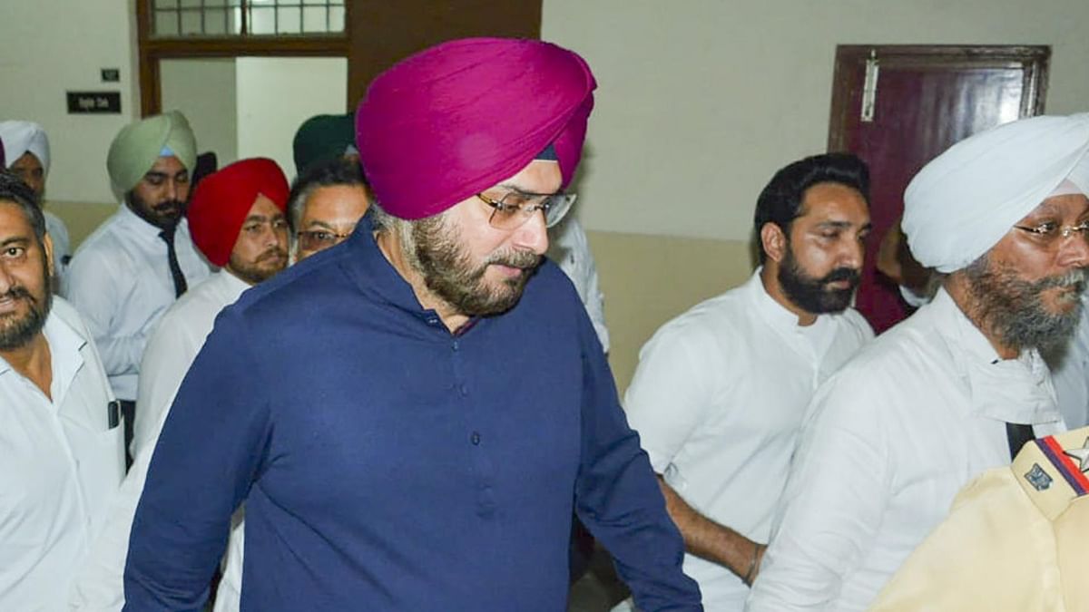 Congress leader Navjot Singh Sidhu likely to be released from Patiala jail on April 1