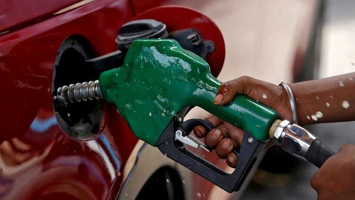As fuel becoming more costlier in Kerala, petrol dealers close to Karnataka, TN borders worried