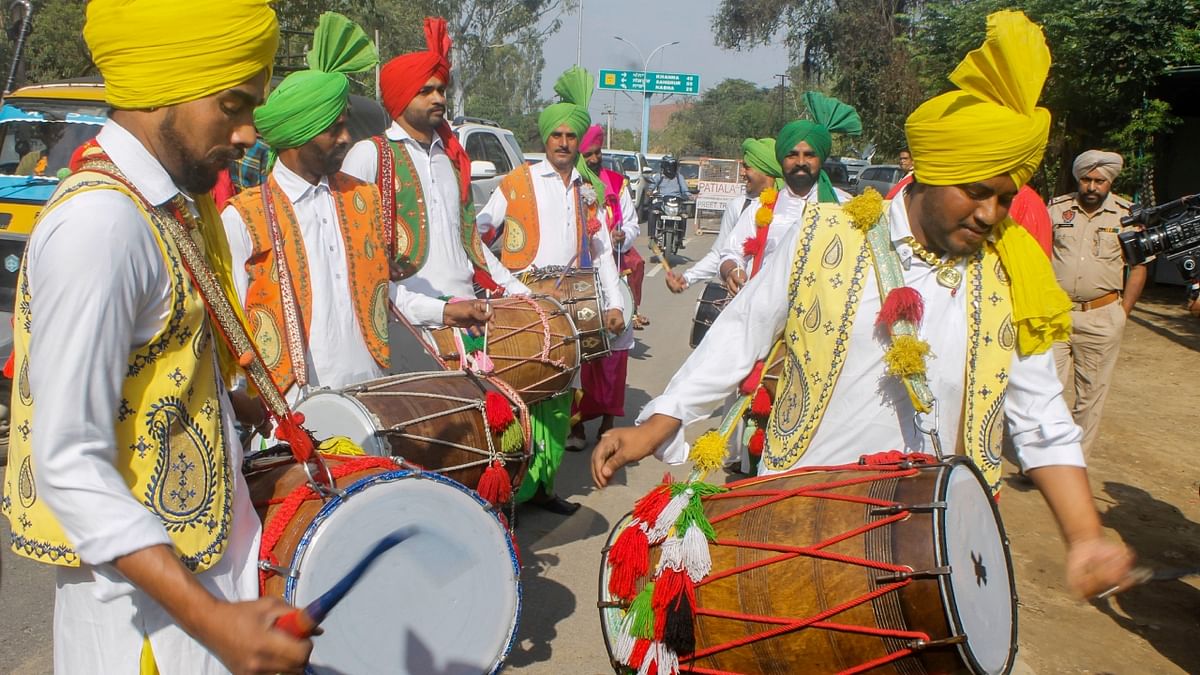 Congress leaders, supporters throng to greet soon-to-be-released Navjot Singh Sidhu