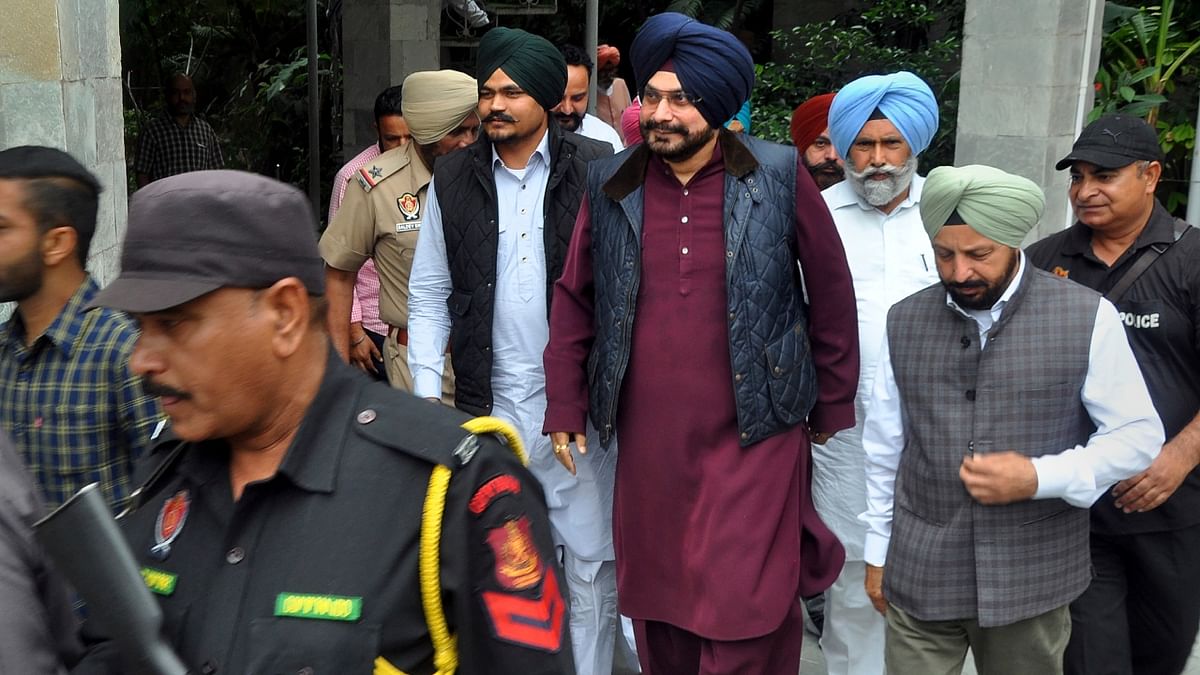 Cong leader Navjot Sidhu visits Moosewala's residence in Punjab's Mansa to meet his parents