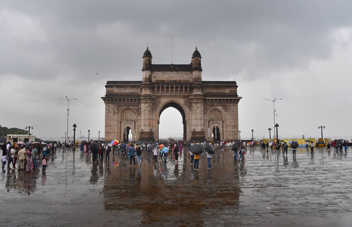 A few cracks found on surface of Gateway of India: Govt
