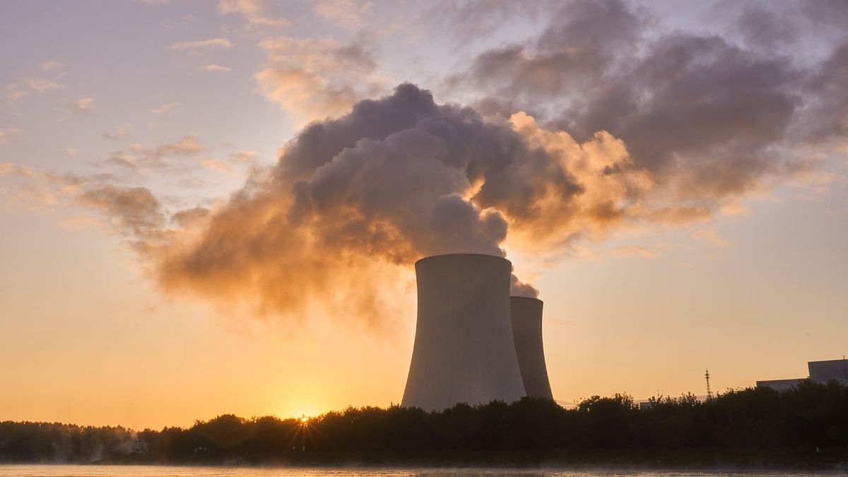 Ups and downs of global nuclear industry