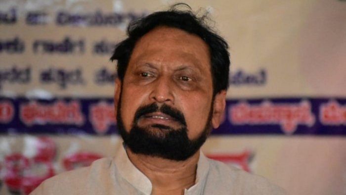 Karnataka: Savadi’s supporters take BJP leader Nerli to task