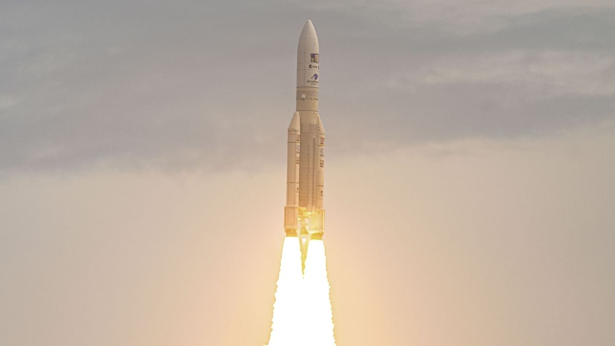 European spacecraft rockets toward Jupiter and its icy moons