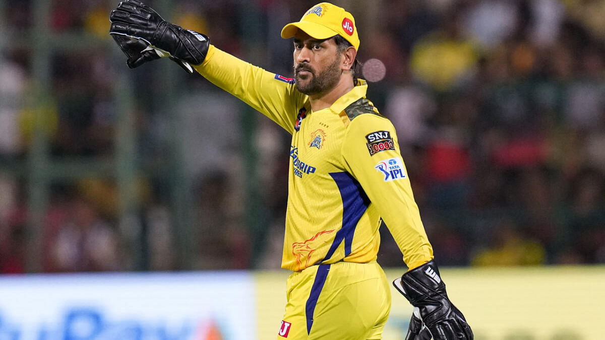 Dhoni will be banned if CSK bowlers don't buck up: Sehwag