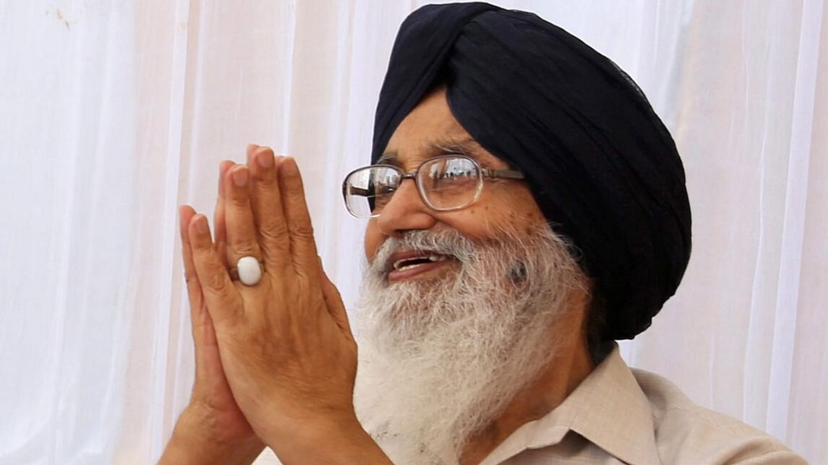 People, political leaders throng SAD head office to pay last respects to Parkash Singh Badal