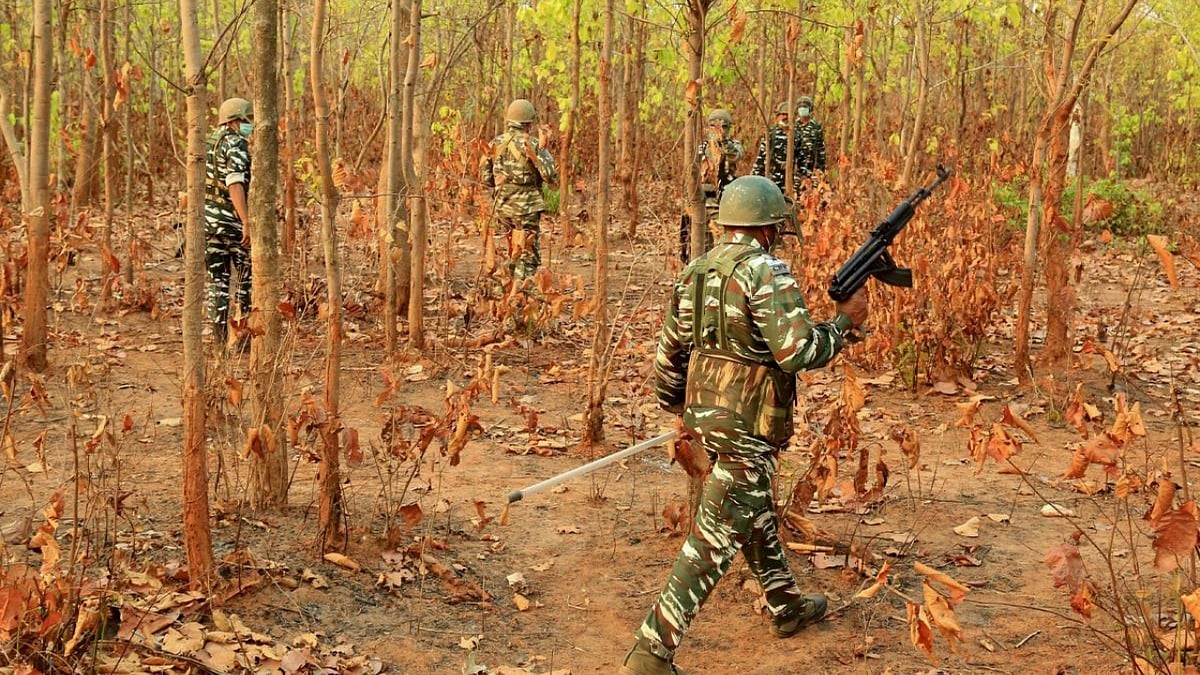 Five Naxals killed in encounter with security personnel in Chhattisgarh