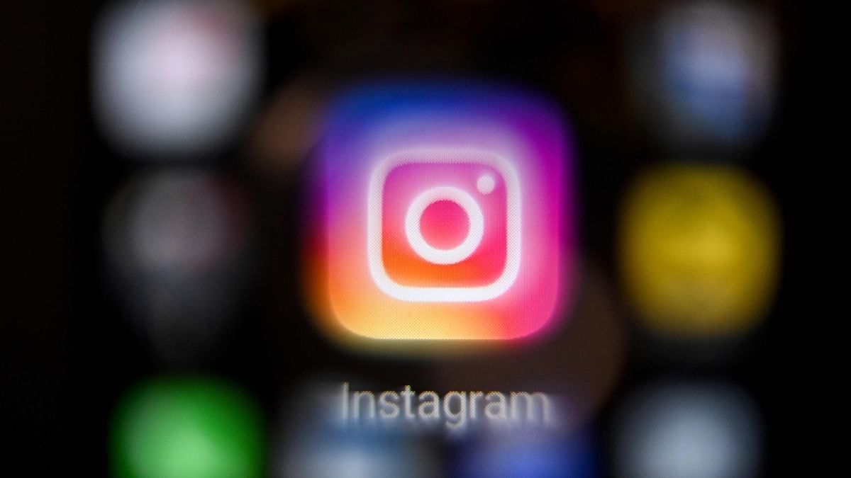 Instagram to let users add songs to photo carousels