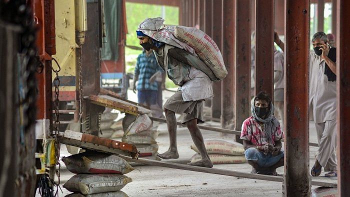 Headload workers carry patients, bodies in Kerala's Kasaragod