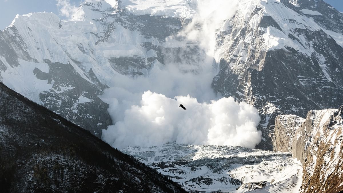 Nepal cops searching for five missing people after avalanche