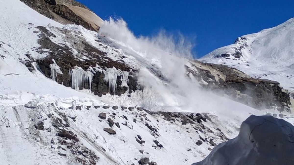 Part of glacier breaks away blocking Kedarnath trek route