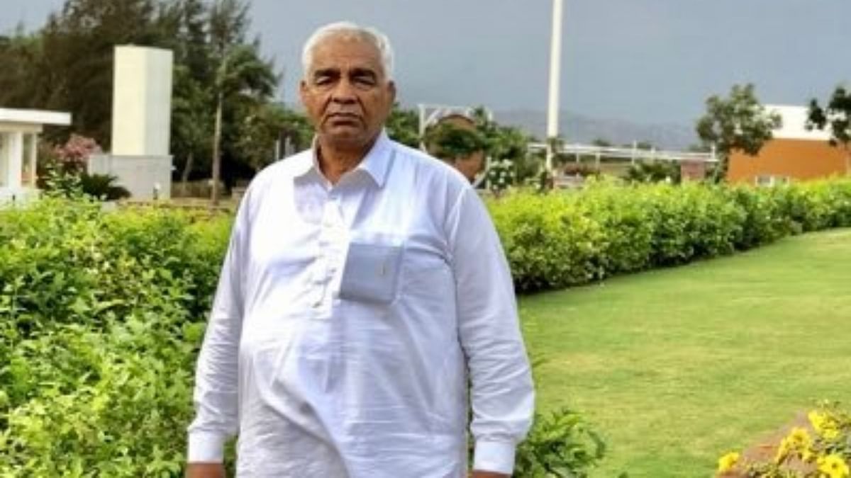WFI protest: Renowned wrestling coach Mahavir Phogat threatens to return medals