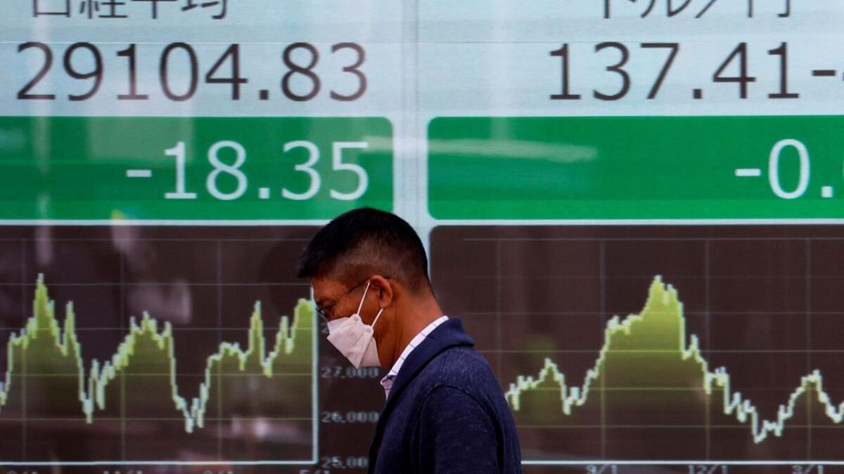 Asian stocks edge lower, dollar firm as US inflation data looms