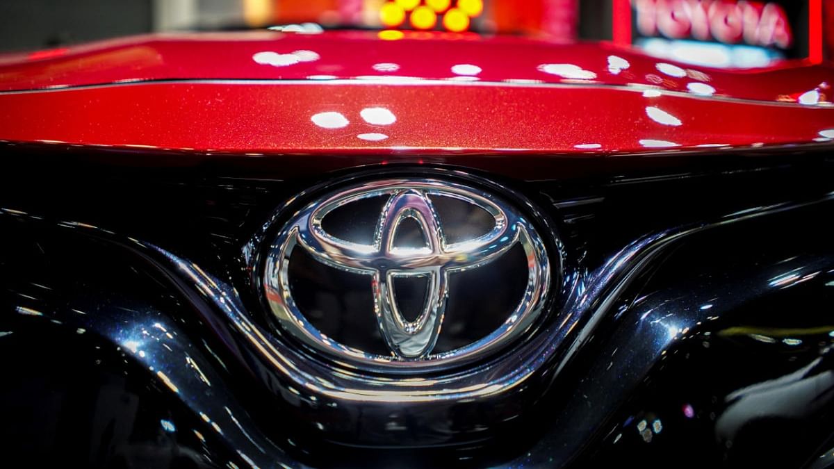 Toyota full-year net profit beats forecast