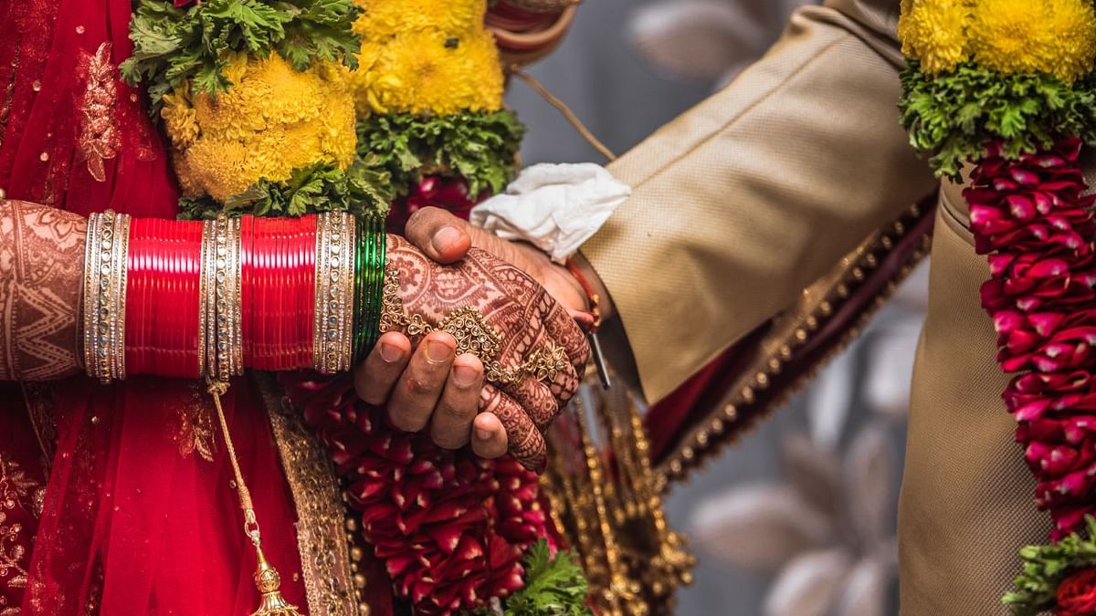 At wedding reception, bride raises slogans seeking jobs for TET aspirants in West Bengal 