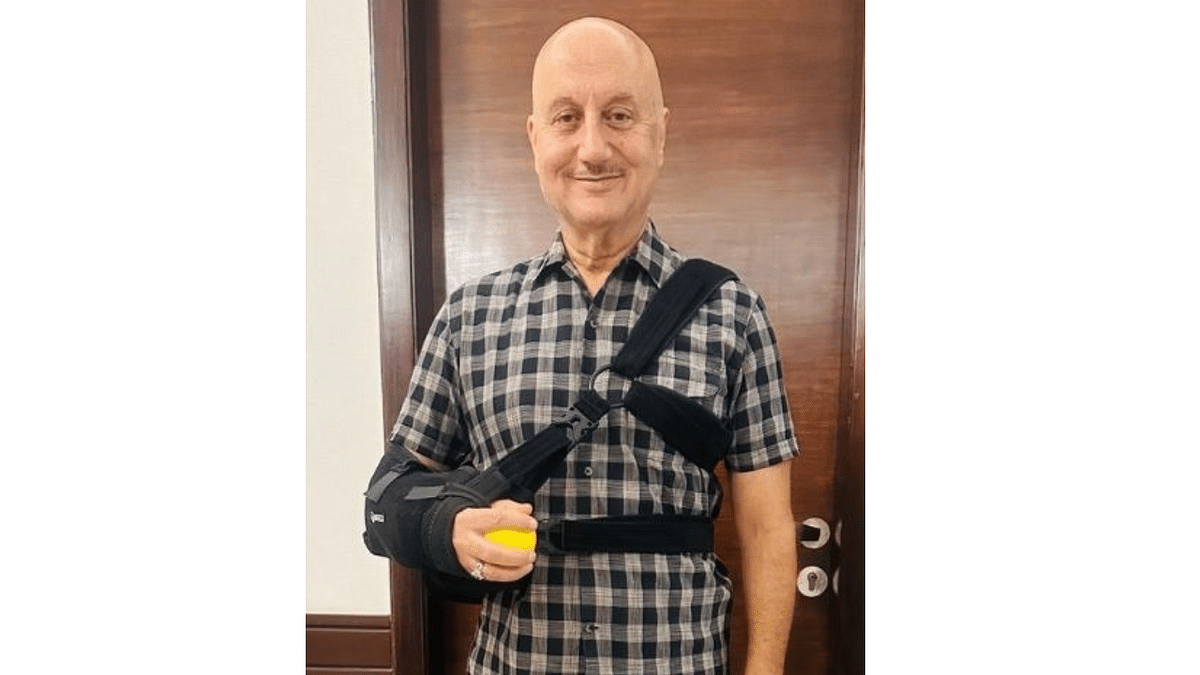 Anupam Kher suffers hairline fracture on sets of 'Vijay 69'