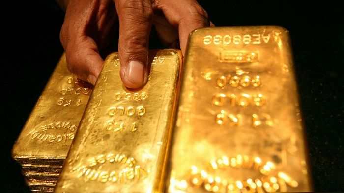 Gold smugglers held in Kempegowda International Airport 