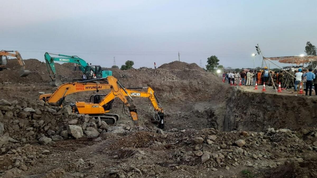 MP: Rescue ops underway for 3rd day to save girl who fell into borewell, robotic experts join efforts