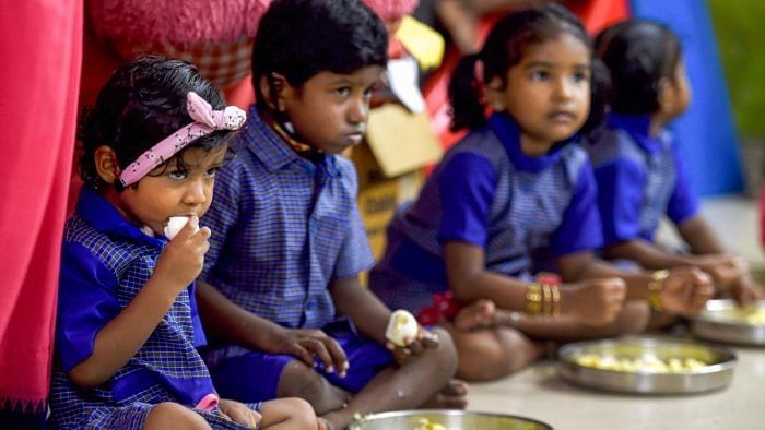 Naveen Patnaik sanctions Rs 117 crore for cooks, helpers of midday meal scheme