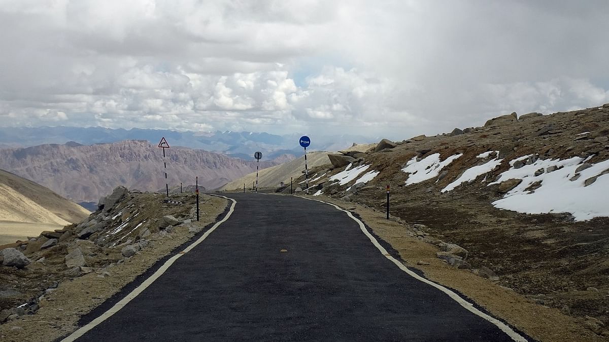 Army's cycling expedition to world's highest motorable pass Umling La flagged off in Ladakh