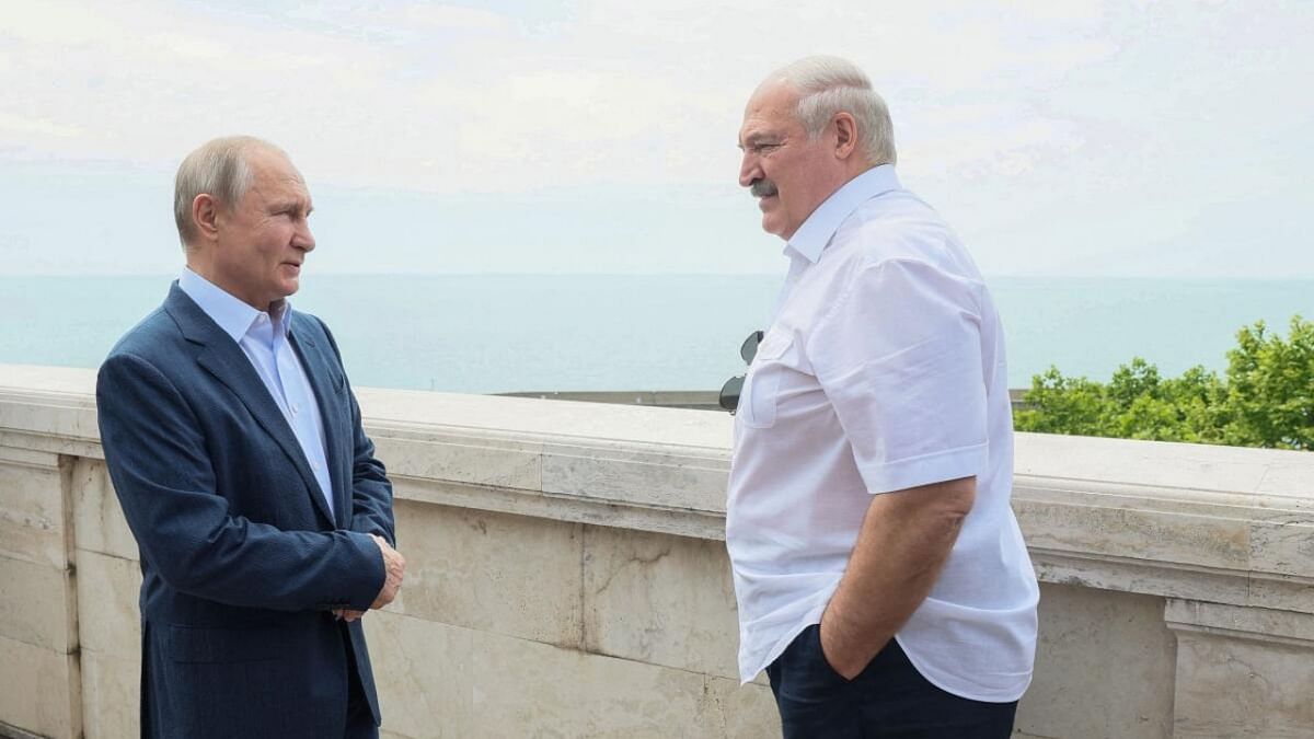 Putin congratulates Lukashenko on Belarus's independence day