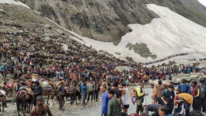 25th Amarnath Yatra batch with over 3,200 pilgrims leaves from Jammu