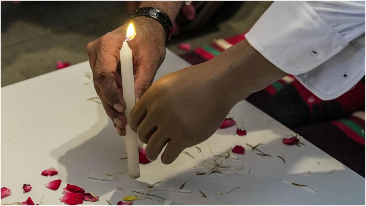 Citizens pay tributes to 7/11 victims in Mumbai