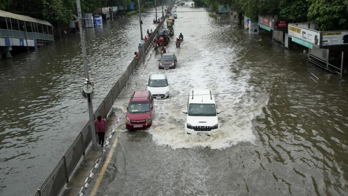 Traffic movement resumes on Delhi's Ring Road after Yamuna water level recedes