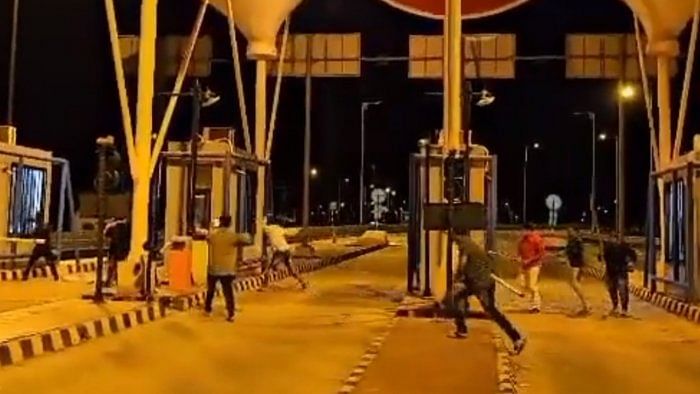 MNS workers ransack Nashik toll plaza after Raj Thackeray's son is stopped; 8 arrested
