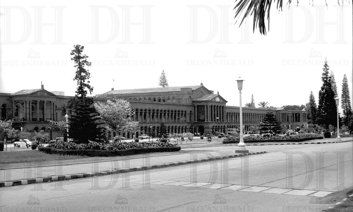 The Karnataka High Court, earlier known as Attara Kacheri, is built in Greco-Roman style of architecture. DH Photo