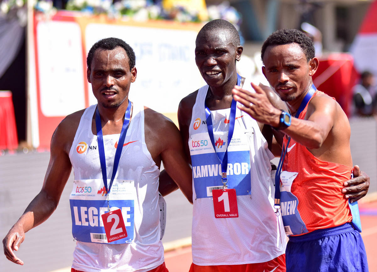 Kamworor of Kenya(Centre) winner of the gold in TCS world 10 K run (elite Men) is seen with the first Runner up Legese of Ethiopia (Left) and  the second runner up Geremew of Ethiopia, at Sree Kanteerava Stadium, in Bengaluru on Sunday. DH photo