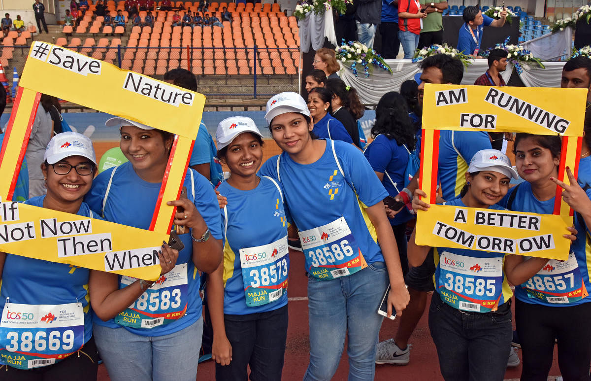 People participate in TCS world 10K run organised by Procam International Private Limited at Kanteerava Stadium in Bengaluru on Sunday. DH Photo