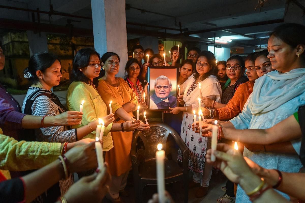 Residents of La Place building, where former PM Atal Bihari Vaypayee used to reside, light candles to pay tribute to former prime minister Atal Bihari Vajpayee, in Lucknow on Thursday, Aug 16, 2018. (PTI Photo)